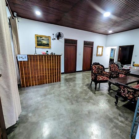 Albergue Costels Weligama Exterior foto