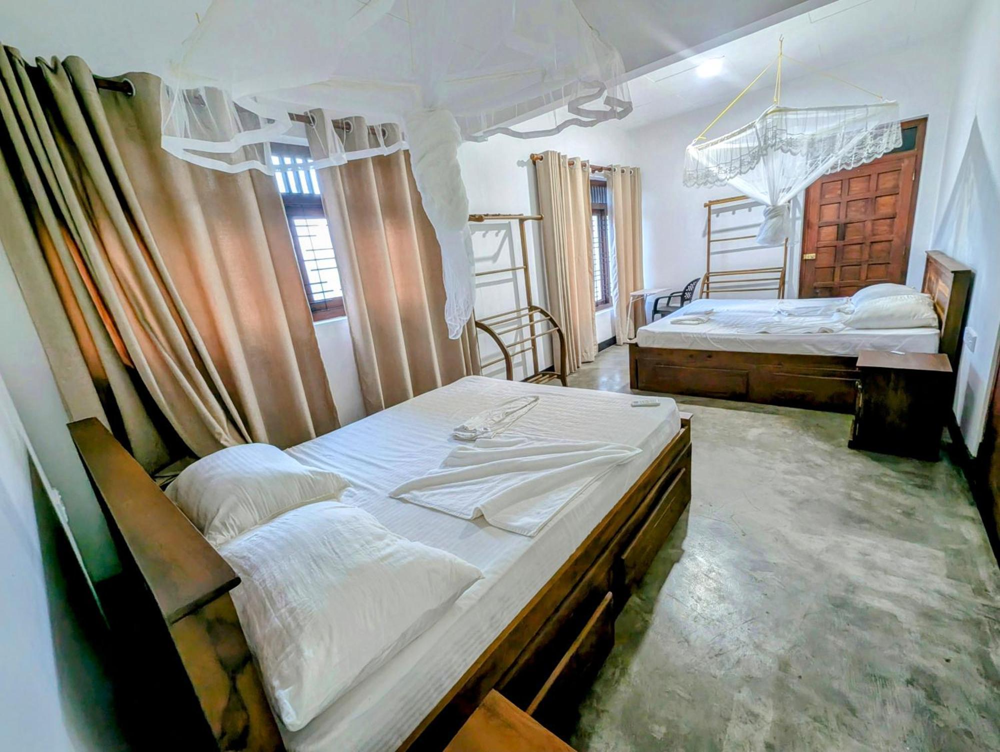 Albergue Costels Weligama Exterior foto