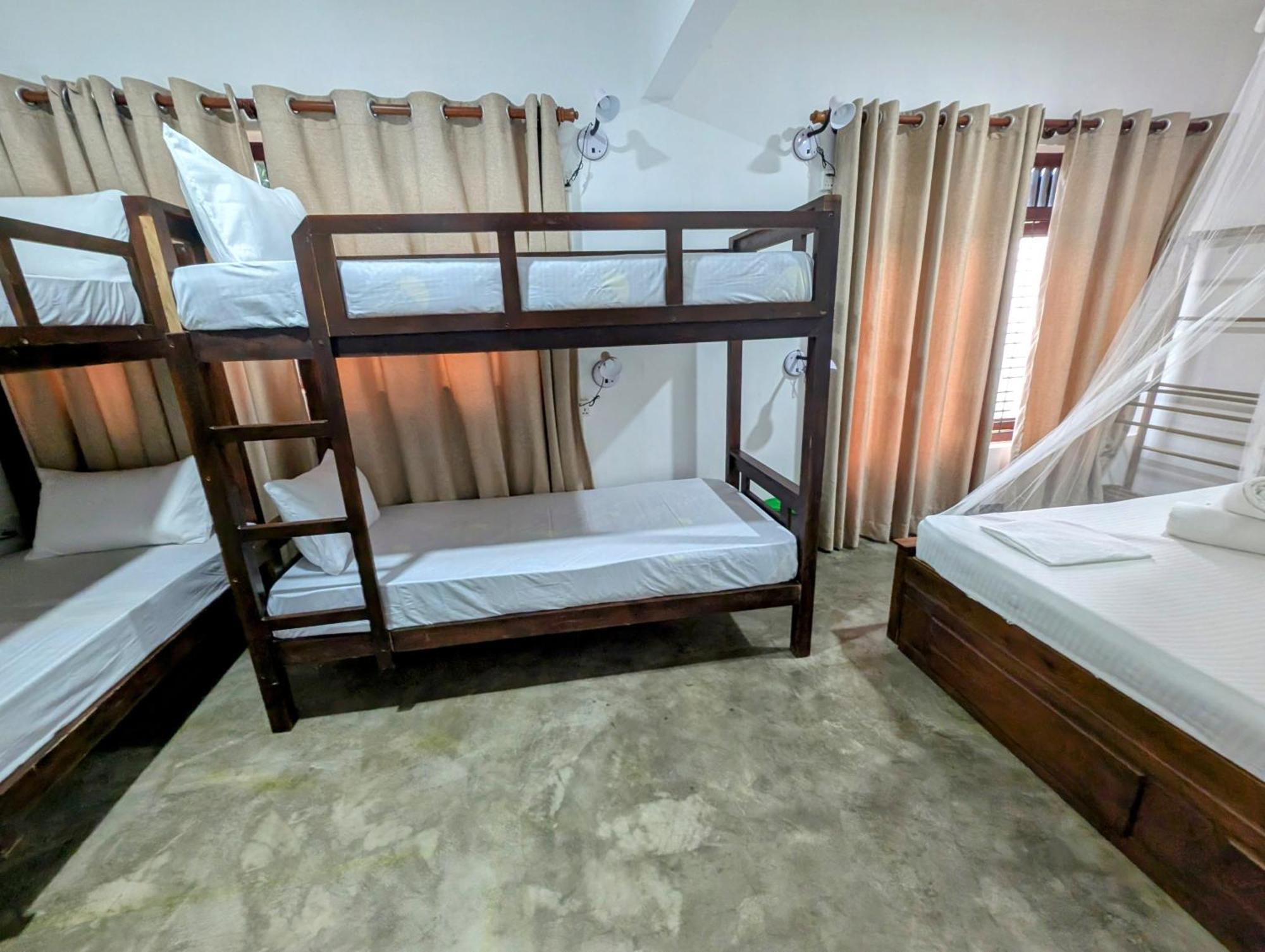 Albergue Costels Weligama Exterior foto