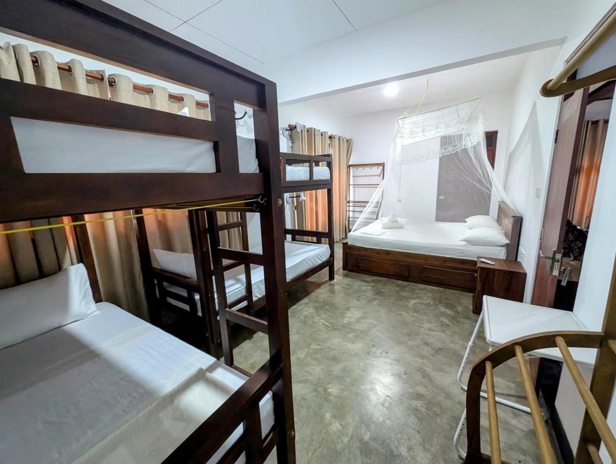 Albergue Costels Weligama Exterior foto